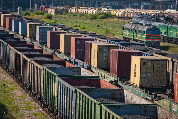 Letonya 'daki endüstriyel tren istasyonu