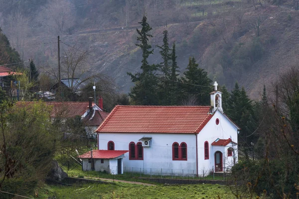 Pueblo Iglesia Colina Montaña — Foto de Stock