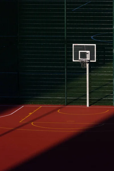 Sala Basket Scura Con Raggi Sole — Foto Stock