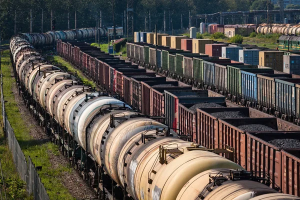 Letonya 'daki endüstriyel tren istasyonu