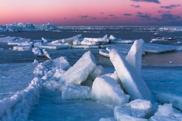 Wybrzeże Morskie Lodem Sezonie Zimowym — Zdjęcie stockowe