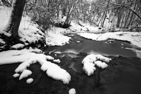 Gefrorenes Wasser Winterlicher Naturlandschaft — Stockfoto