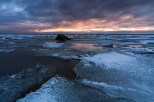 Mrożone Morze Sezonie Zimowym — Zdjęcie stockowe