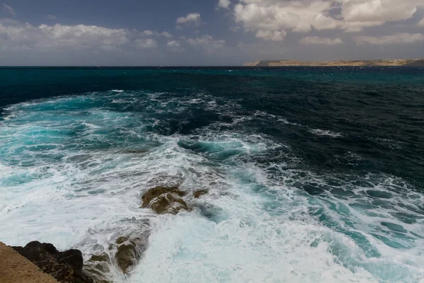 Malta adasındaki deniz kıyısı