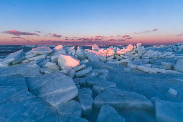 Zeekust Met Ijs Het Winterseizoen — Stockfoto