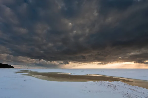 Apus Soare Peste Lac Înghețat — Fotografie, imagine de stoc