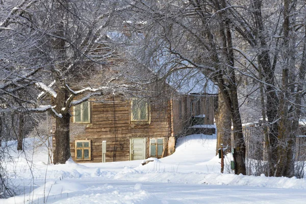 Pequena Casa Madeira Floresta Inverno Coberta Neve — Fotografia de Stock