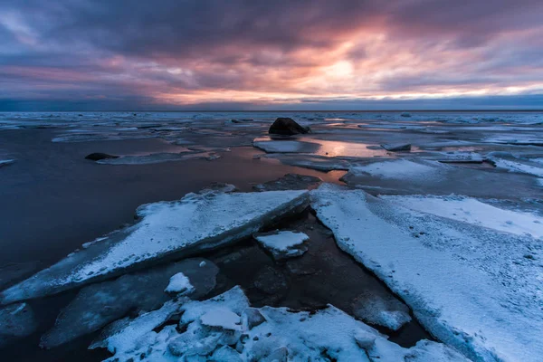 Winter Meeresküste Bei Sonnenuntergang — Stockfoto