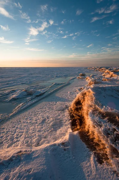 Замерзшая Вода Зимнем Пейзаже — стоковое фото