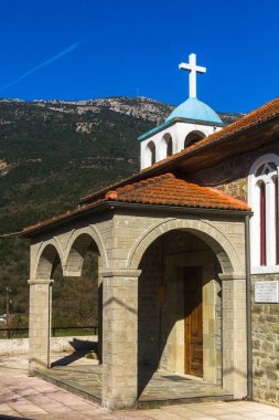 Dağ tepesindeki Hristiyan Kilisesi