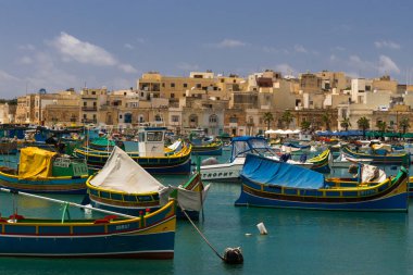 Malta 'daki deniz limanında tekneler