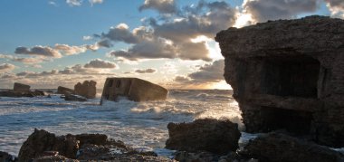 Baltık deniz kıyılarında dalgalar