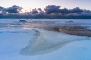 kış sezonu karlı manzara  