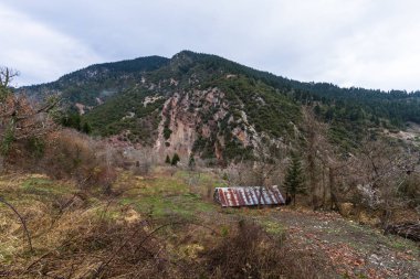 Brick dağlarda terk edilmiş bir bina