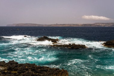 Malta adasındaki deniz kıyısı