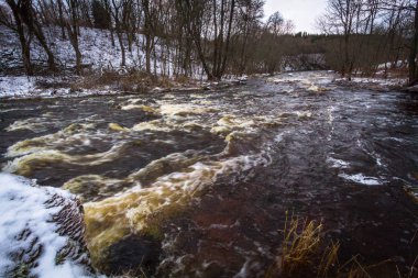 Kış mevsiminde güzel şelale