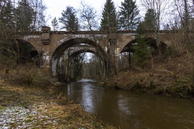 Parktaki eski köprü.