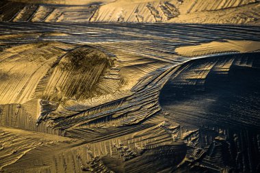 Güneşli bir günde buz nehri