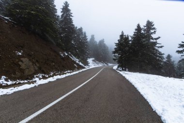 Yunan dağlarında yollar