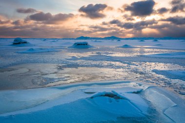 kış sezonu karlı manzara 