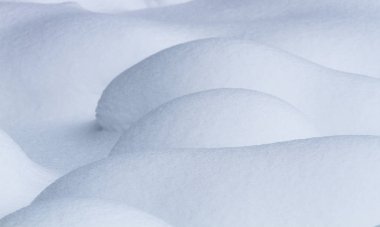 Kış mevsiminde karlı bir zemin