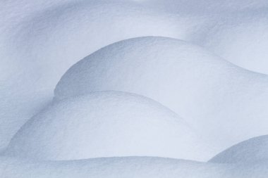 Kış mevsiminde karlı bir zemin