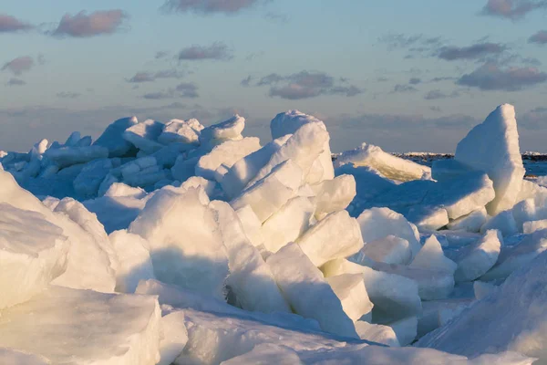 Costa Del Mare Con Ghiaccio Nella Stagione Invernale — Foto Stock