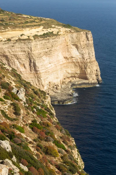 Malta adasındaki deniz kıyısı