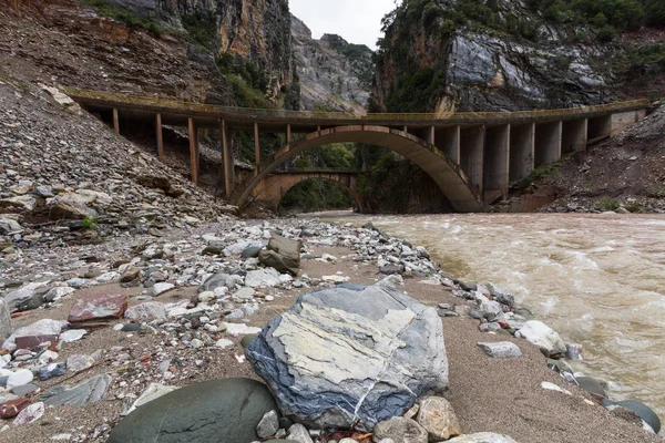 Yunanistan dağlarında nehirler ve ulusal park