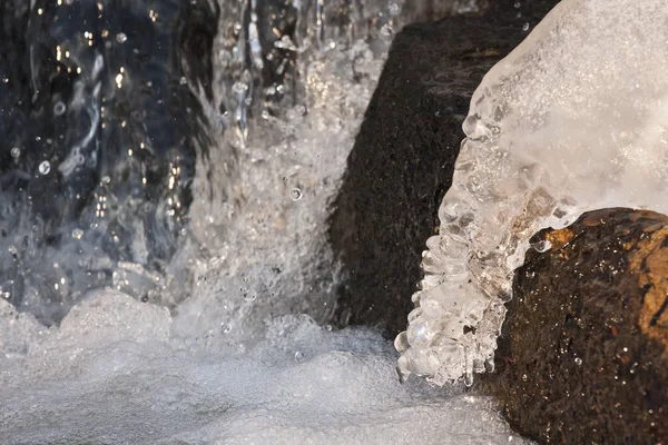 Kış mevsiminde soğuk buz