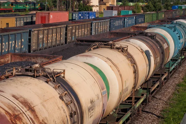 Letonya 'daki endüstriyel tren istasyonu