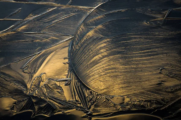 Güneşli bir günde buz nehri