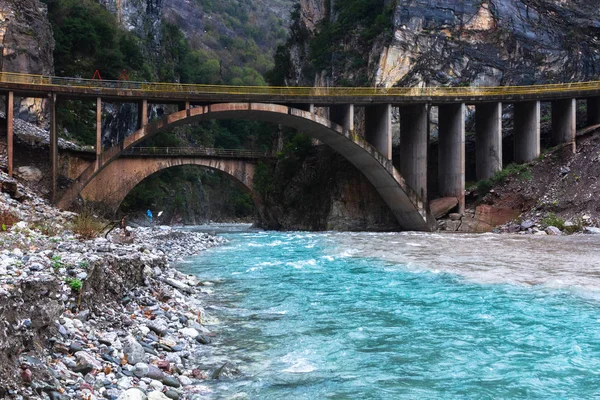 Yunanistan dağlarında nehirler ve ulusal park