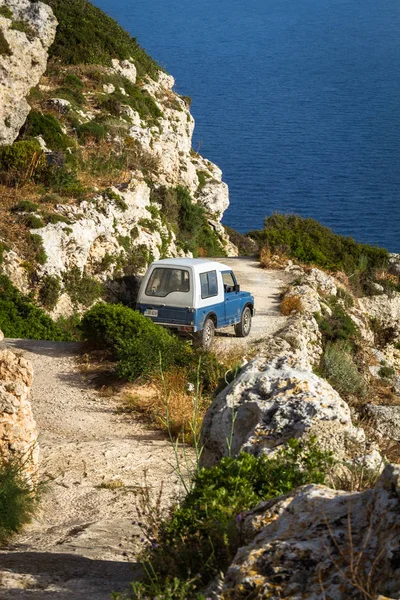 マルタ島の道路での車 — ストック写真