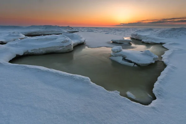Puesta Sol Sobre Lago Congelado — Foto de Stock