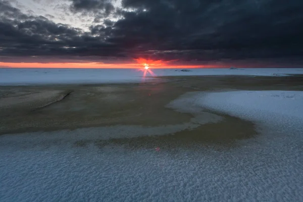 Puesta Sol Sobre Lago Congelado — Foto de Stock