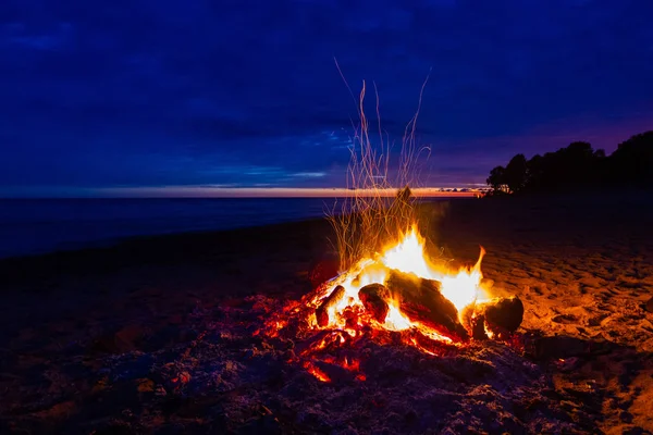 Brinnande Solnedgång Stranden — Stockfoto