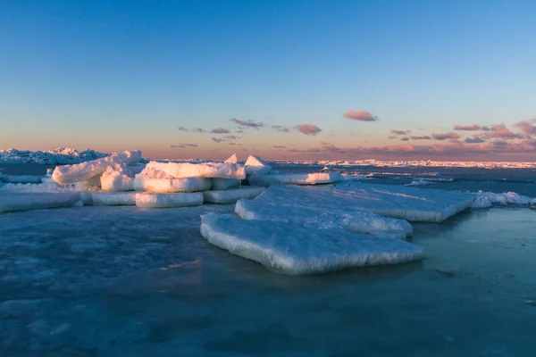 Zeekust Met Ijs Het Winterseizoen — Stockfoto