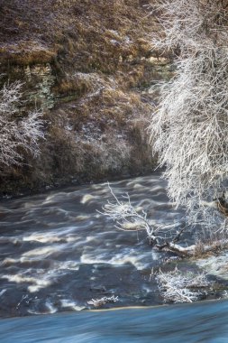 Kış mevsiminde güzel şelale