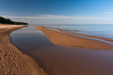 Kumlu sahil gündüz vakti