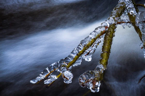 Schöner Wasserfall Der Wintersaison — Stockfoto