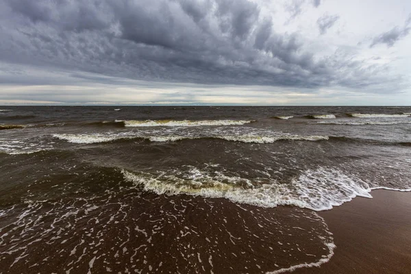 Mar Tormentoso Invierno Con Olas Blancas Aplastando Gaviotas — Foto de Stock