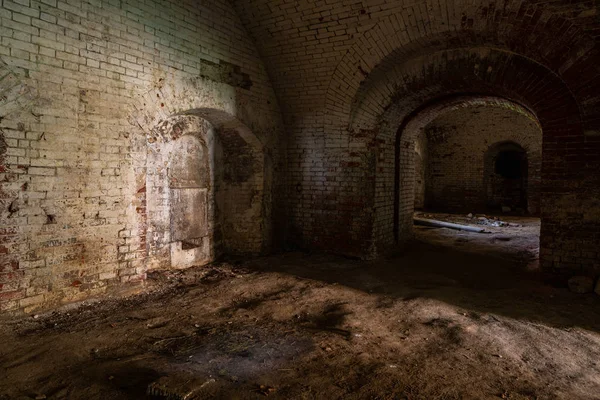 Interior Antigo Edifício Tijolos Abandonados — Fotografia de Stock