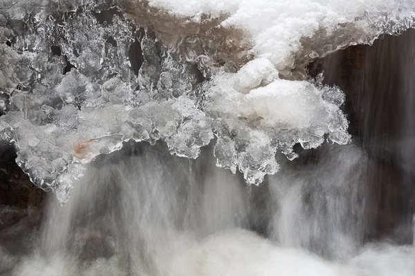 冬の雪の川 — ストック写真