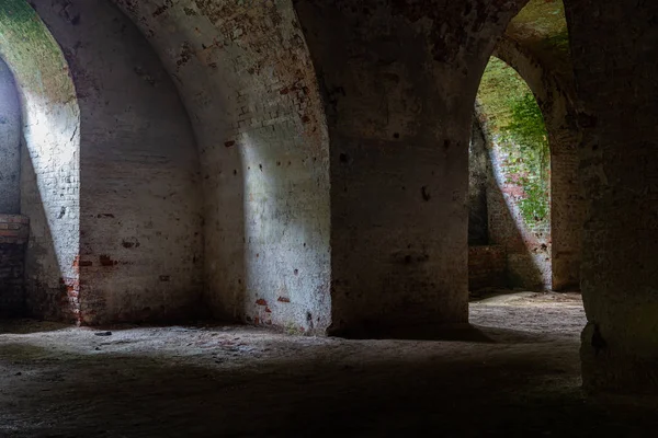 Interior Antigo Edifício Tijolos Abandonados — Fotografia de Stock