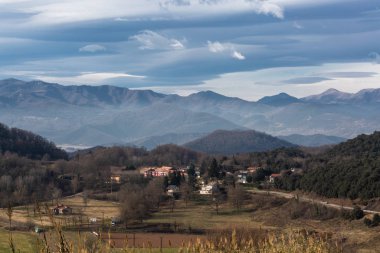 Gündüzleri güzel dağ manzarası