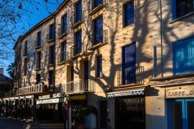 Eski binaları olan Akdeniz Avrupa kenti