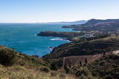 Akdeniz kayalık deniz kıyısı