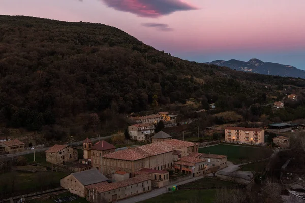 Veduta Aerea Della Città Europea Montagna Tramonto — Foto Stock