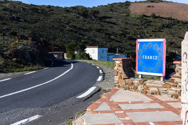 昼間のフランスのアスファルト道路 — ストック写真